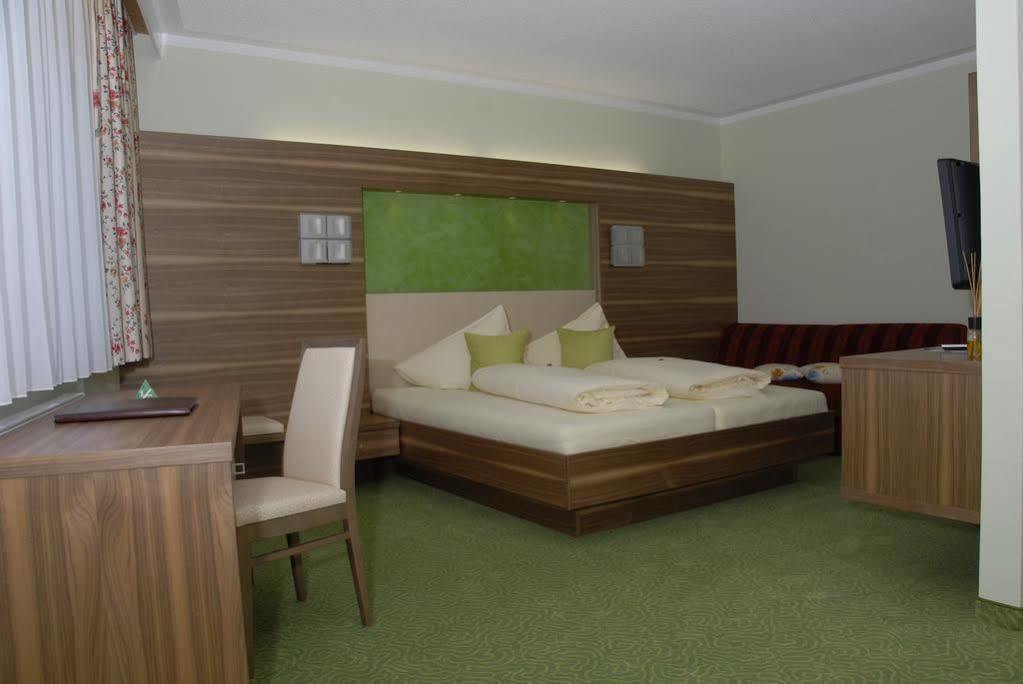 Hotel Sonnenheim Бад-Кляйнкірхгайм Екстер'єр фото