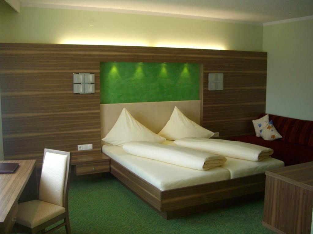 Hotel Sonnenheim Бад-Кляйнкірхгайм Екстер'єр фото